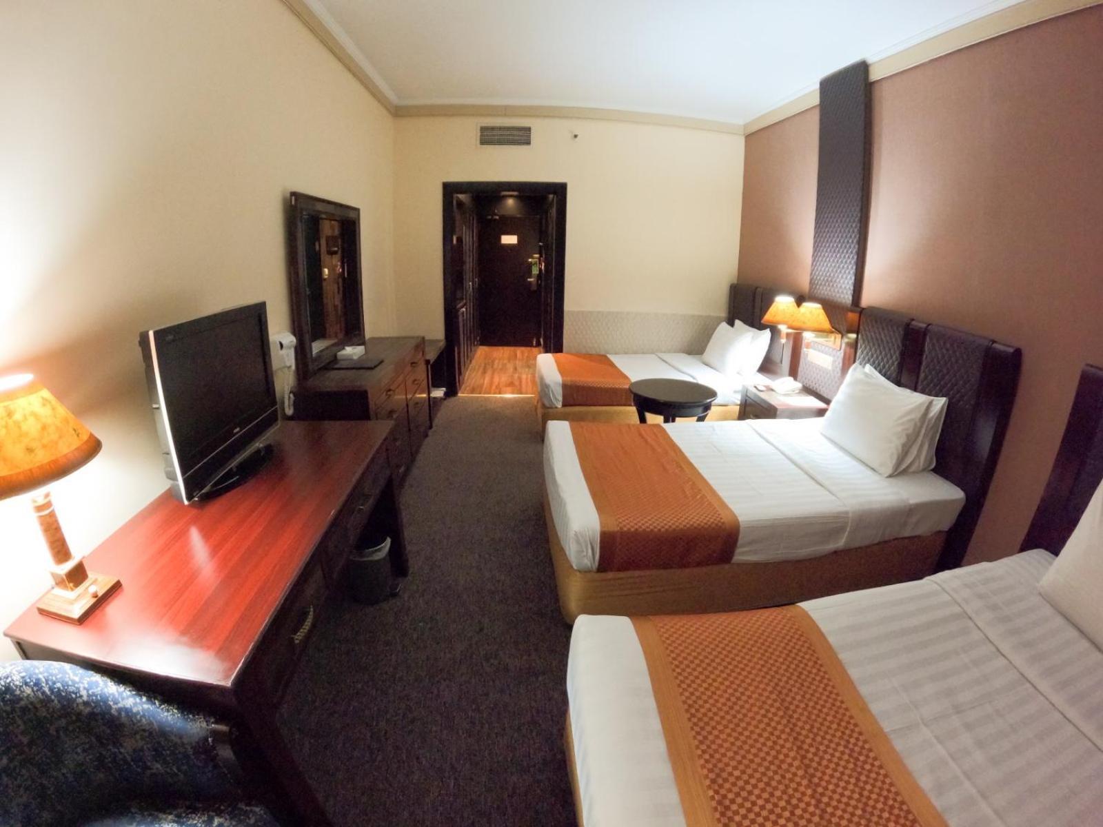 Comfort Triple Room on F&B