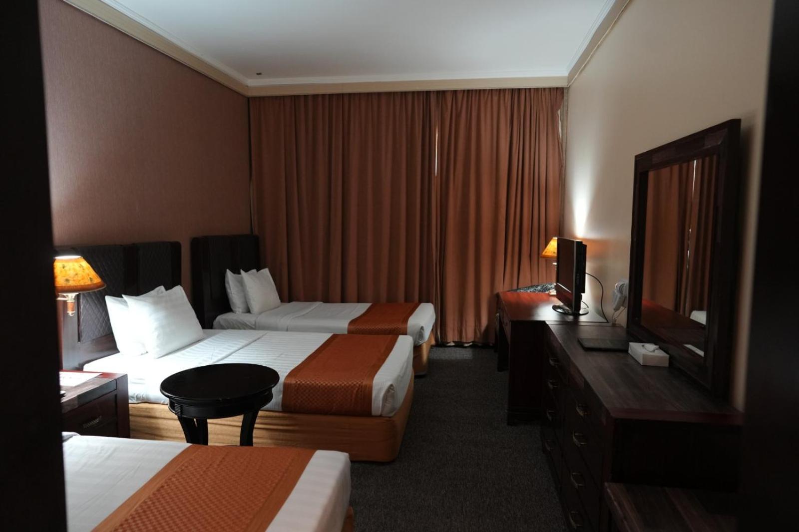 Comfort Triple Room on F&B