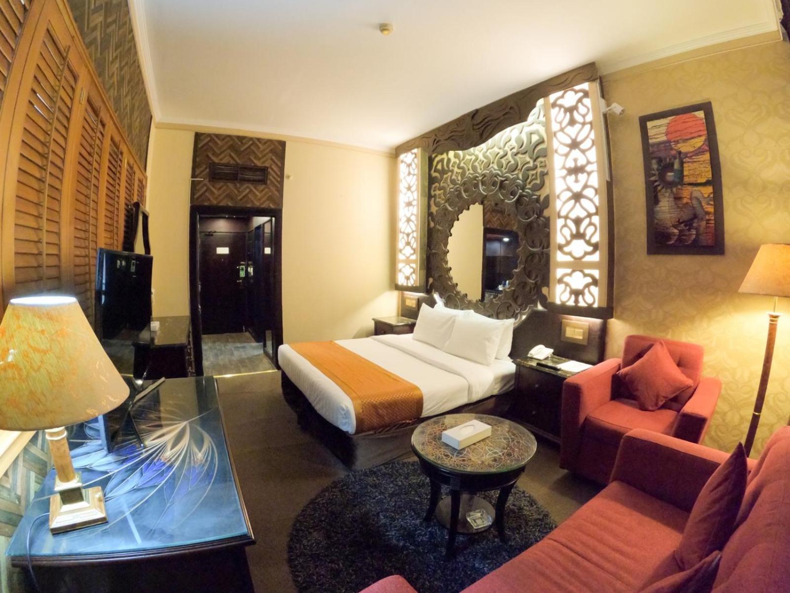 Deluxe Single Room on F&B