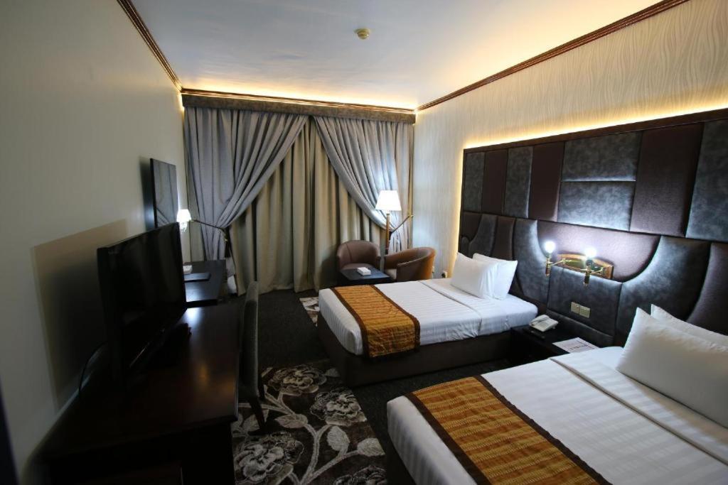 Deluxe Double or Twin Room on F&B