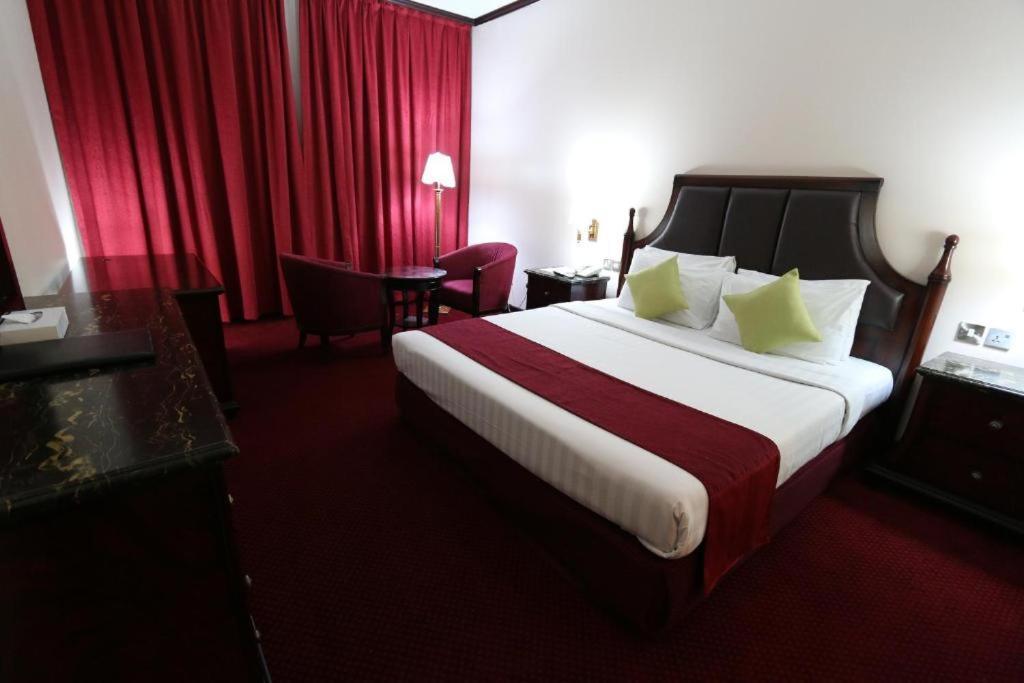 Deluxe Single Room on F&B