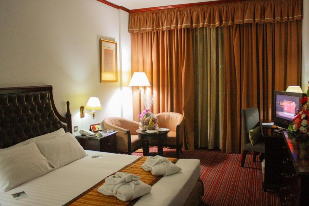 Deluxe Single Room on F&B