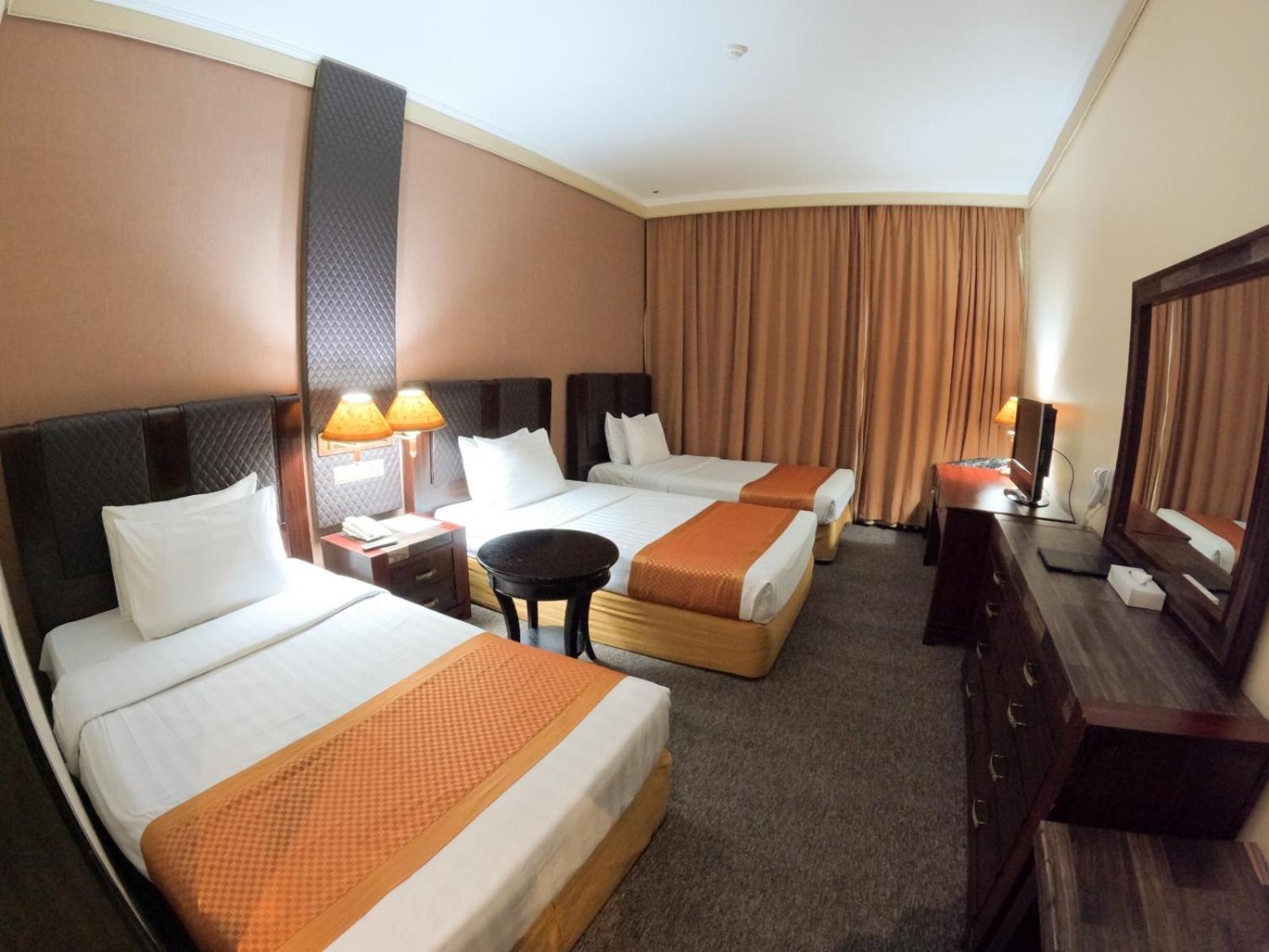 Comfort Triple Room on F&B