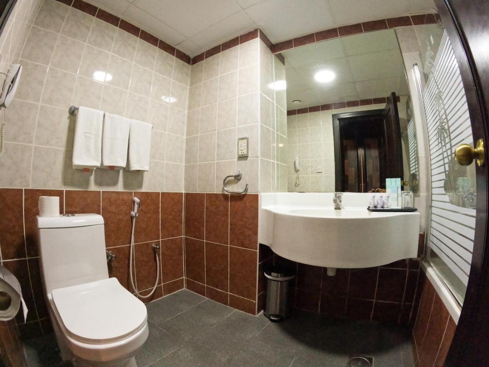 Deluxe Single Room on F&B